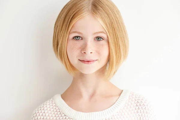 Teenager girl with freckles — Stock Photo, Image