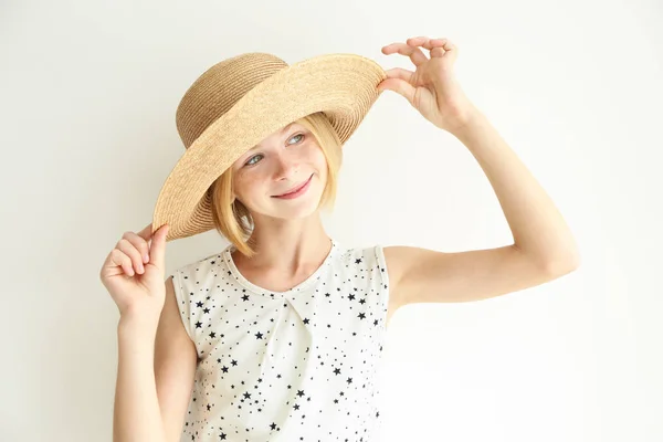 Fröhliches Teenager-Mädchen — Stockfoto