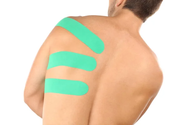 生理胶带应用于男性肩胛骨 白色隔离 — 图库照片