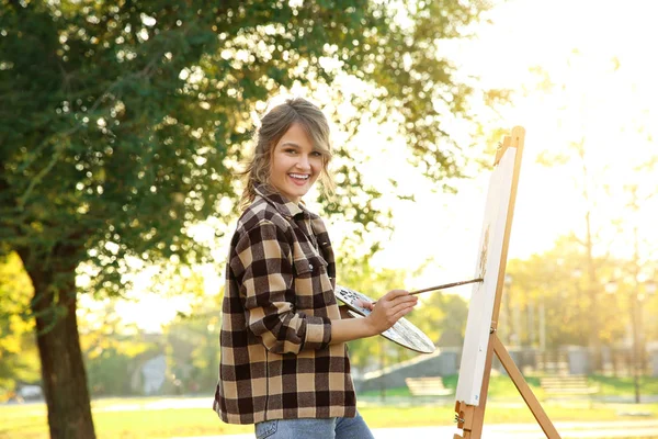 Jeune artiste féminine — Photo