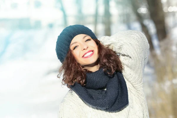 Mulher bonita jovem — Fotografia de Stock