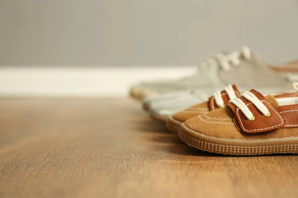 Schuhe für Eltern und Kind — Stockfoto