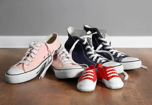 Schoenen voor ouders en kind — Stockfoto