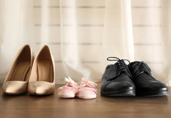 Buty dla dziecka i rodziców — Zdjęcie stockowe