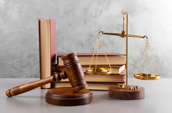 Gavel with books and scales — Stock Photo, Image