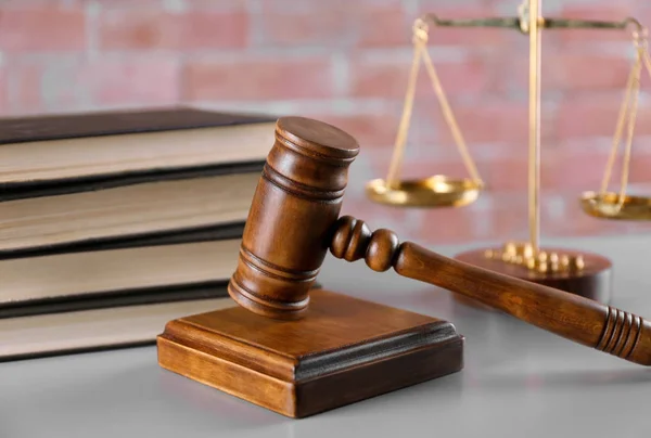 Gavel with books and scales — Stock Photo, Image