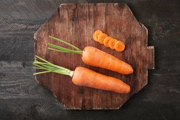 Fresh carrots on  board — Stock Photo, Image