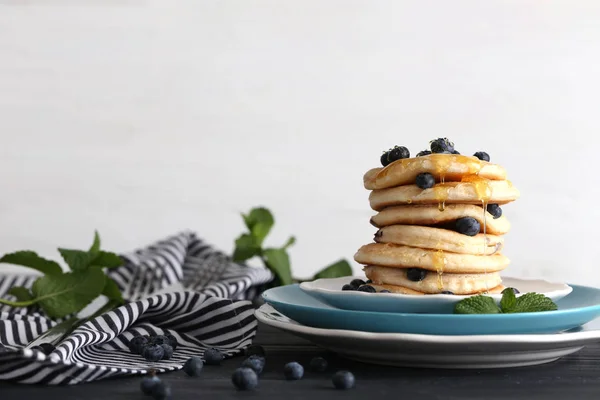 Pancake lezat dengan blueberry — Stok Foto