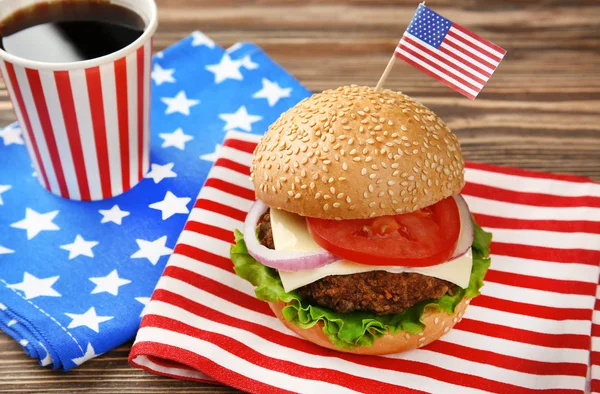 Ízletes burger kóla — Stock Fotó