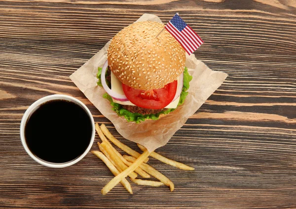 Hamburger saporito con coca — Foto Stock