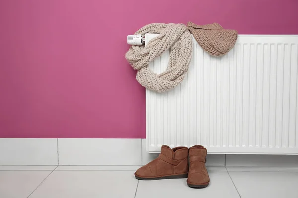 Heating radiator with warm clothes — Stock Photo, Image