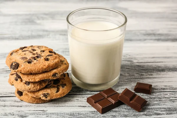 Čokoládové cookies s mlékem — Stock fotografie