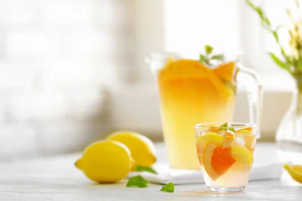 Citrus koktél asztal — Stock Fotó