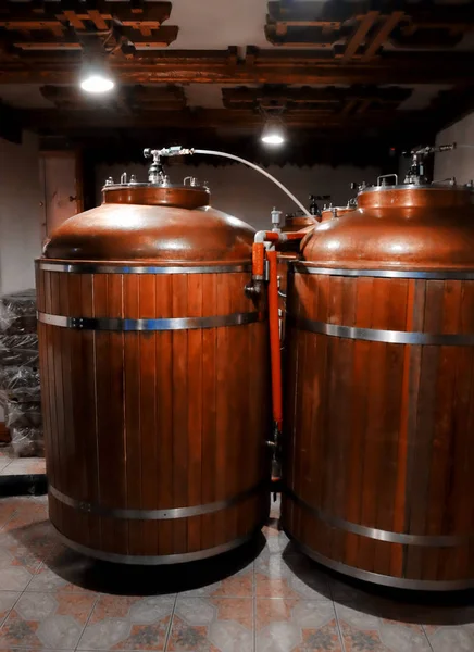 Zbiorniki do fermentacji piwa fabryce — Zdjęcie stockowe