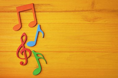 Renkli müzik notaları