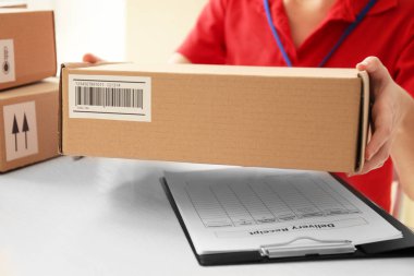 Kurye paket parsel veren eller