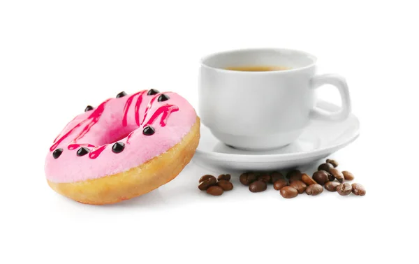Вкусный пончик с чашкой кофе — стоковое фото