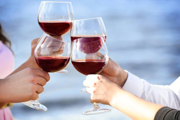 People Clinking Glasses Party Outdoors Close View — Stock Photo, Image