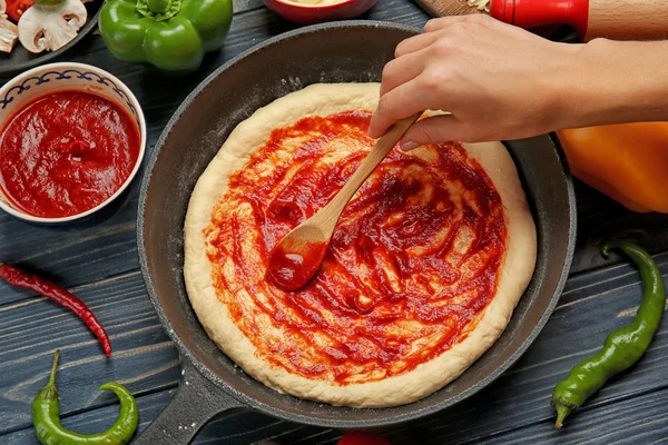 kadın pizza yapma
