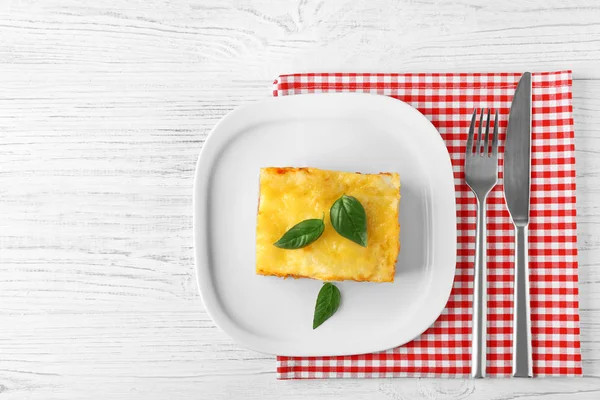 Płyta z pyszne lasagne — Zdjęcie stockowe