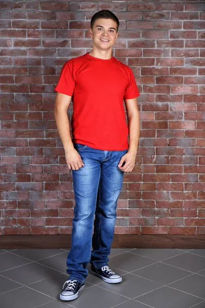 Young man in blank t-shirt — Stock Photo, Image