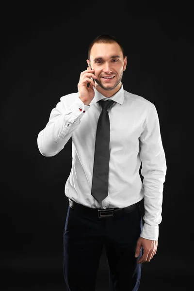 Entrenador de negocios hablando por teléfono celular —  Fotos de Stock