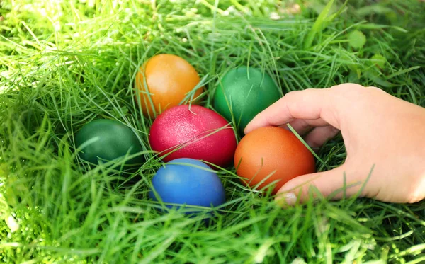 Woman hand taking Easter eggs — Stock Photo, Image