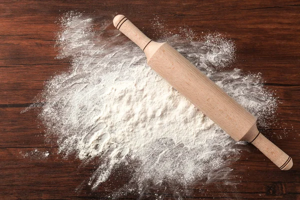 Rolling pin with flou — Stock Photo, Image
