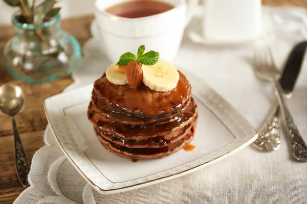 Pancake lezat dengan coklat — Stok Foto