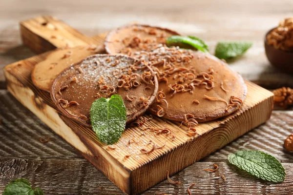 Leckere Pfannkuchen mit Schokolade — Stockfoto