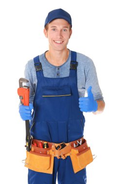 Genç yakışıklı tesisatçı 