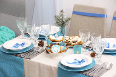 Hanukkah için hizmet tablo