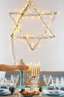 Hanukkah için hizmet tablo