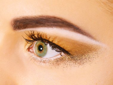 Güzel bir kadınla tatil makyaj 