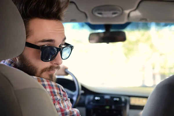 Young man driving car — Stock Photo, Image