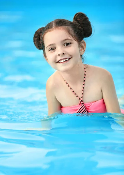 Menina Piscina Dia Ensolarado — Fotografia de Stock