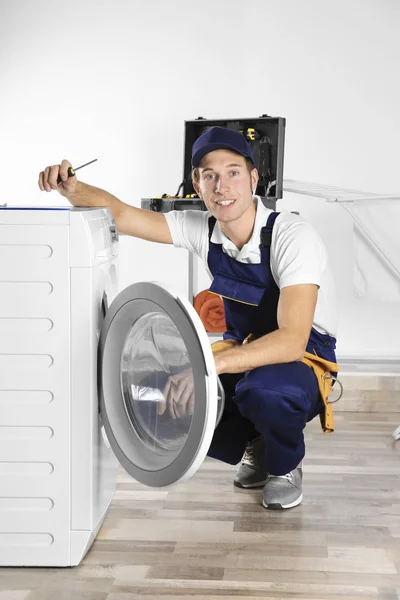 Plumber repairing washing machine — Stock Photo, Image