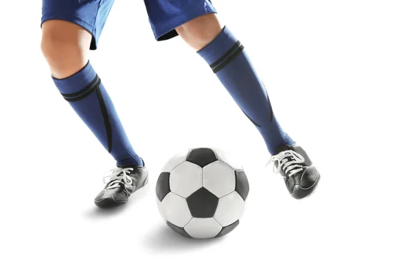 Patas masculinas con pelota de fútbol —  Fotos de Stock
