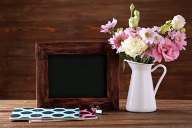 Okul malzemeleri ile Vintage çerçeve 