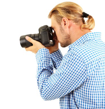 Kameralı yakışıklı fotoğrafçı.