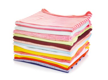 Renkli kıyafetler yığını