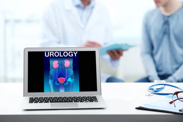 Urinewegen en word urologie op scherm. — Stockfoto