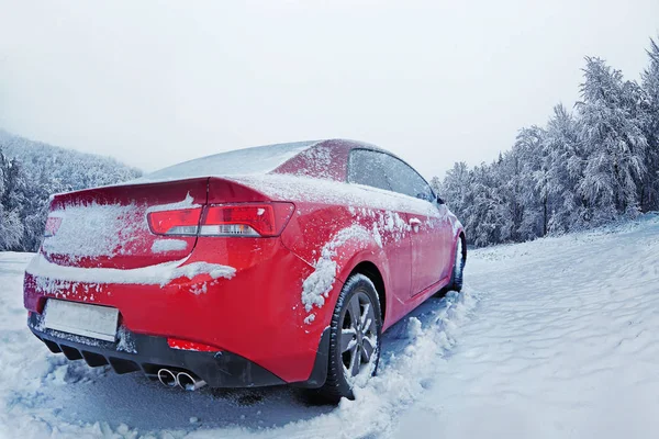 Voiture Moderne Sur Fond Paysage Hiver — Photo