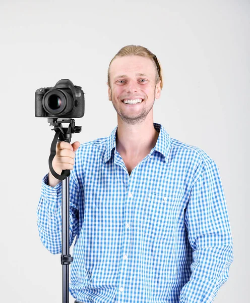 Snygg fotograf med kamera — Stockfoto