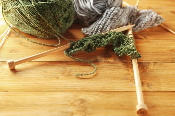 Knitting yarn and needles — Stock Photo, Image