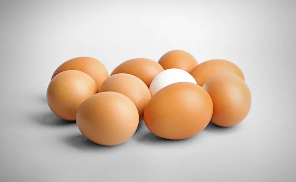 Grupp av ägg på ljus — Stockfoto