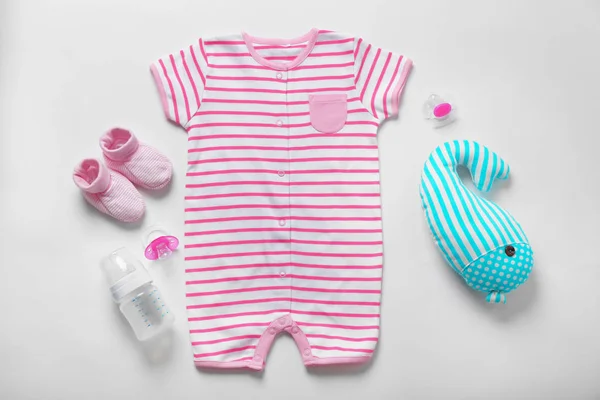Babykleding en benodigdheden — Stockfoto