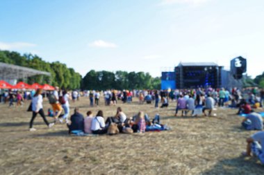 kalabalığa açık hava konseri