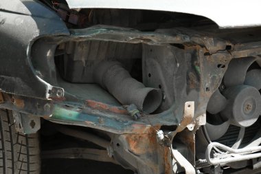 Yok edilmiş araba, yakın