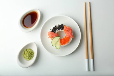 Suşi halka sopa ile